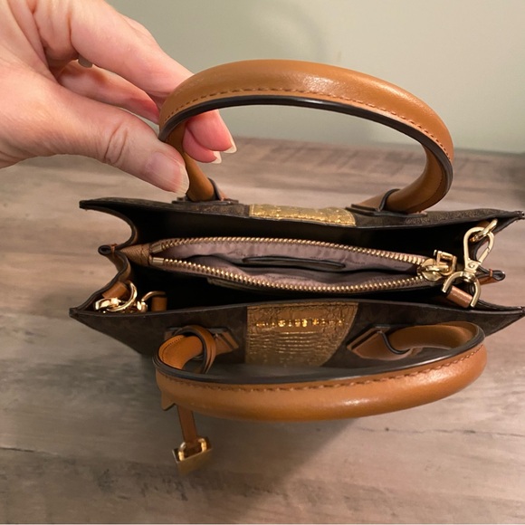 Michael Kors Crossbody Mercer Small Brown Gold Logo - Picture 12 of 16